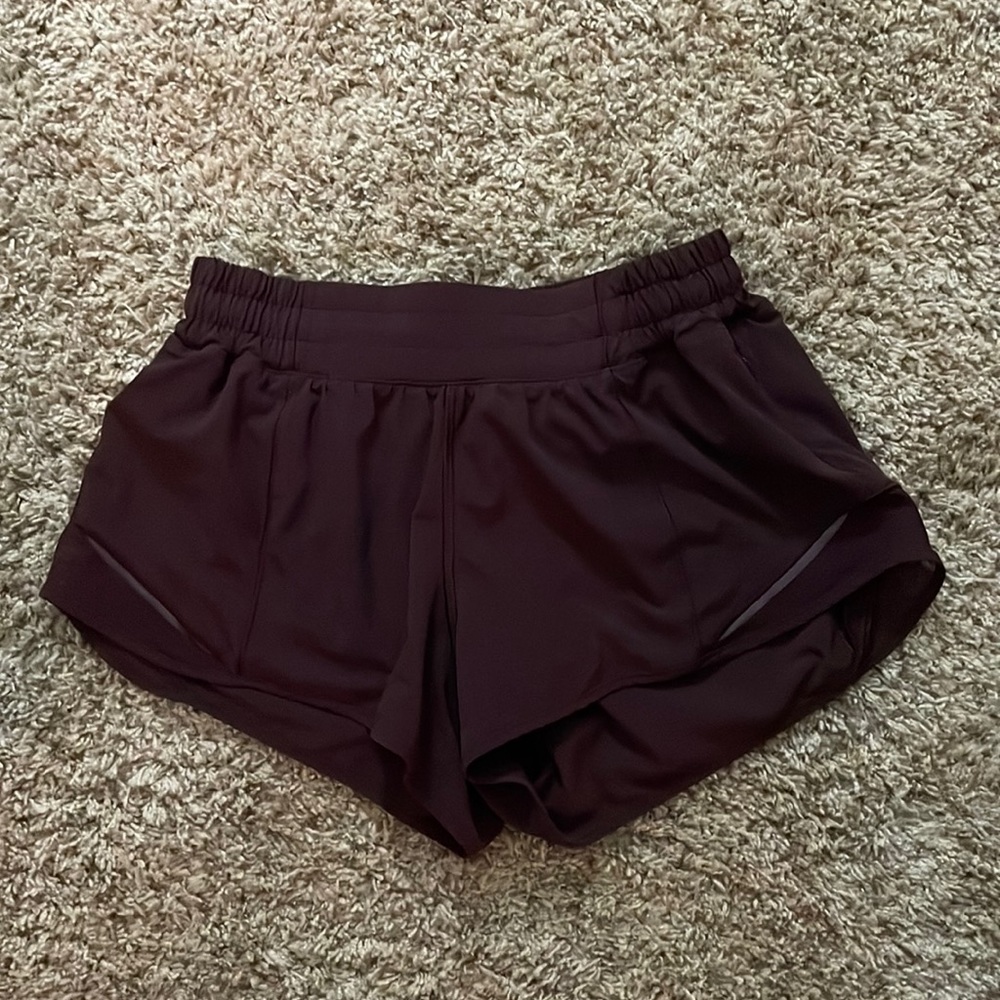 Lulu Lemon hotty hot shorts 2.5” size 6